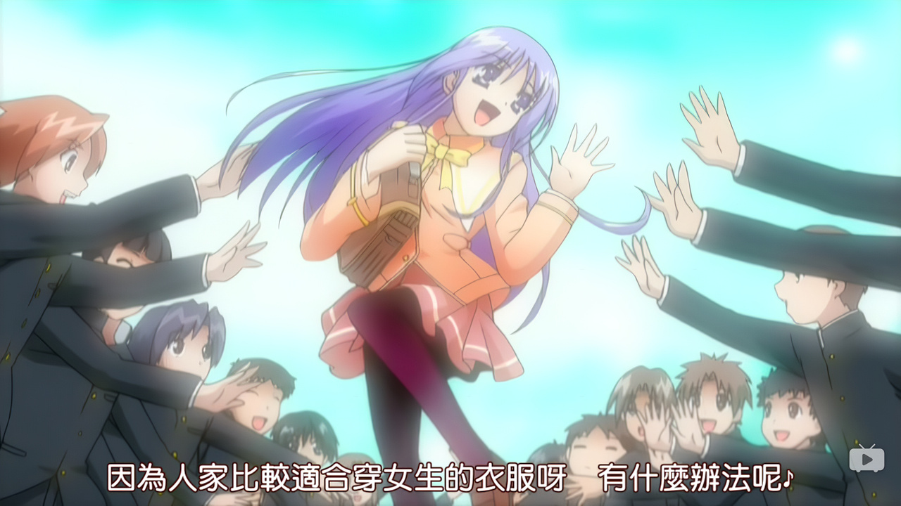 因为人家比较适合穿女生的衣服呀 有什么办法呢